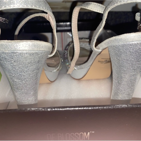 DE BLOSSOM WOMENS HEEL SIZE 9 - Picture 2 of 4